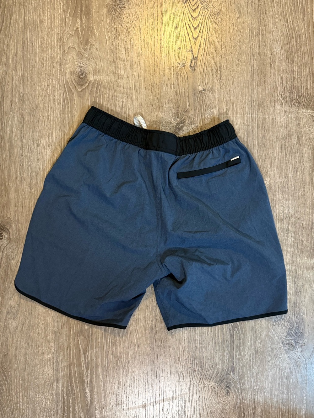 Vuori Banks Short Unlined 7" in Azure Linen Texture - Picture 4 of 9